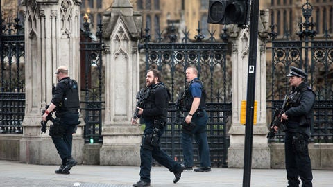Polic&iacute;a en el lugar del atentado