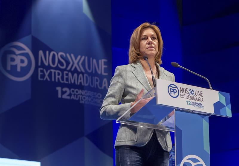 Cospedal avisa al independentismo catalán: "Morirá en el rompeolas de la ley" Cospedal avisa al independentismo catalán: "Morirá en el rompeolas de la ley"