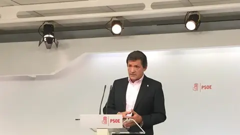 Javier Fernández, lanza un aviso al partido antes de que inicie su proceso de elección del nuevo secretario general. Javier Fernández, lanza un aviso al partido antes de que inicie su proceso de elección del nuevo secretario general.