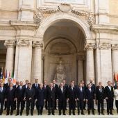 Foto de familia de los líderes europeos con motivo del 60 aniversario de la UE