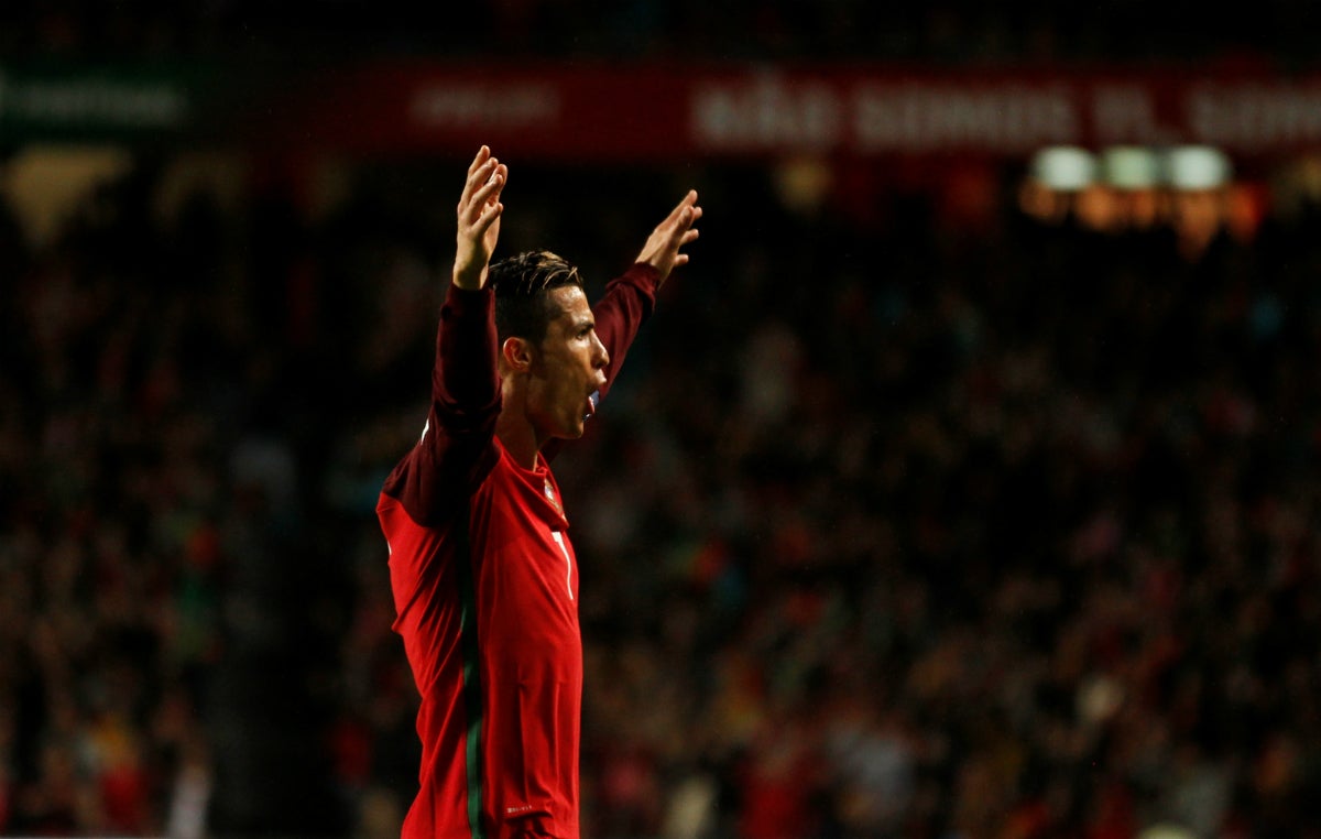 Cristiano Ronaldo anota un doblete en la victoria de Portugal ante Hungría Cristiano Ronaldo anota un doblete en la victoria de Portugal ante Hungría