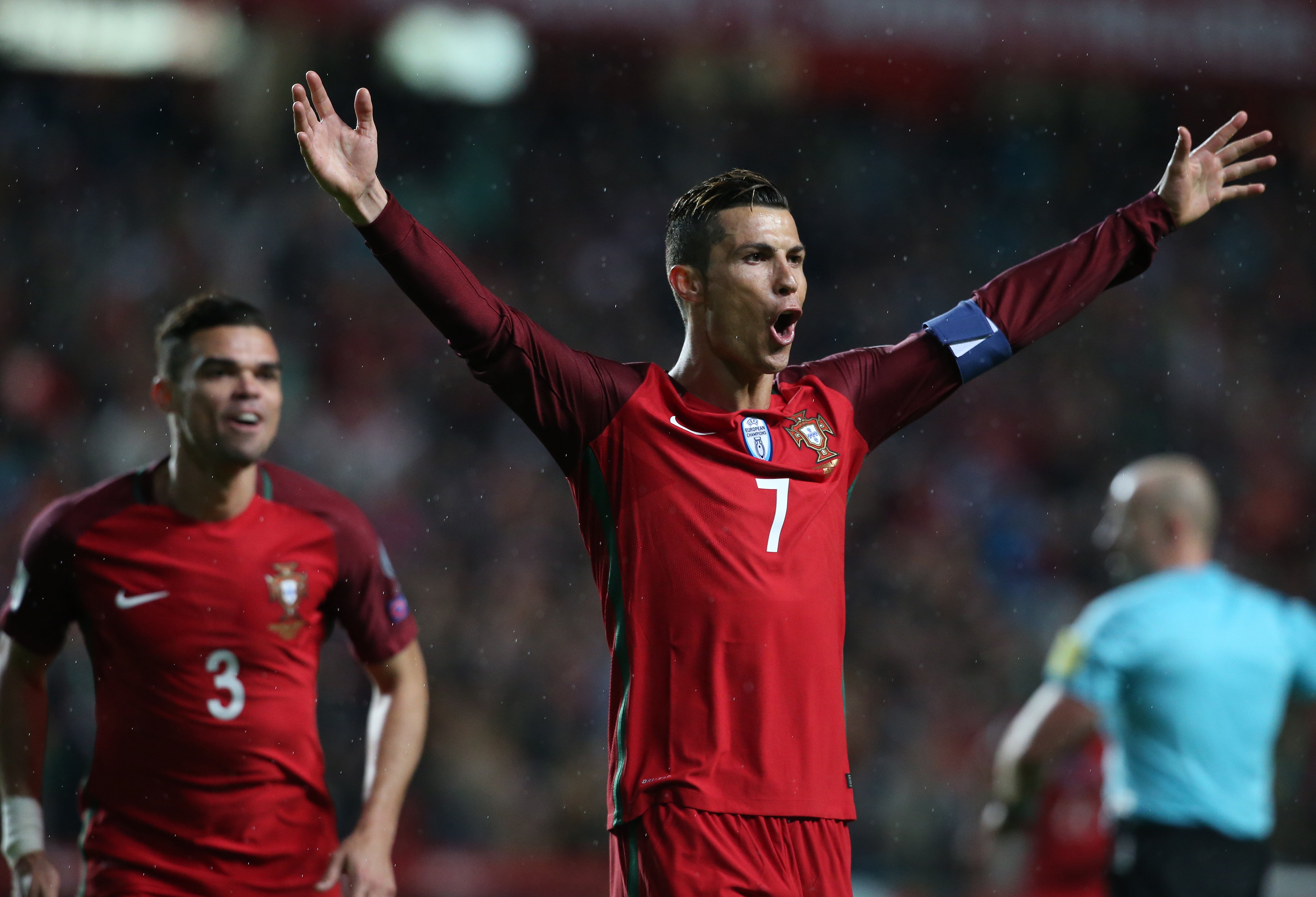 Fútbol internacional: Cristiano Ronaldo lidera la victoria de Portugal Fútbol internacional: Cristiano Ronaldo lidera la victoria de Portugal