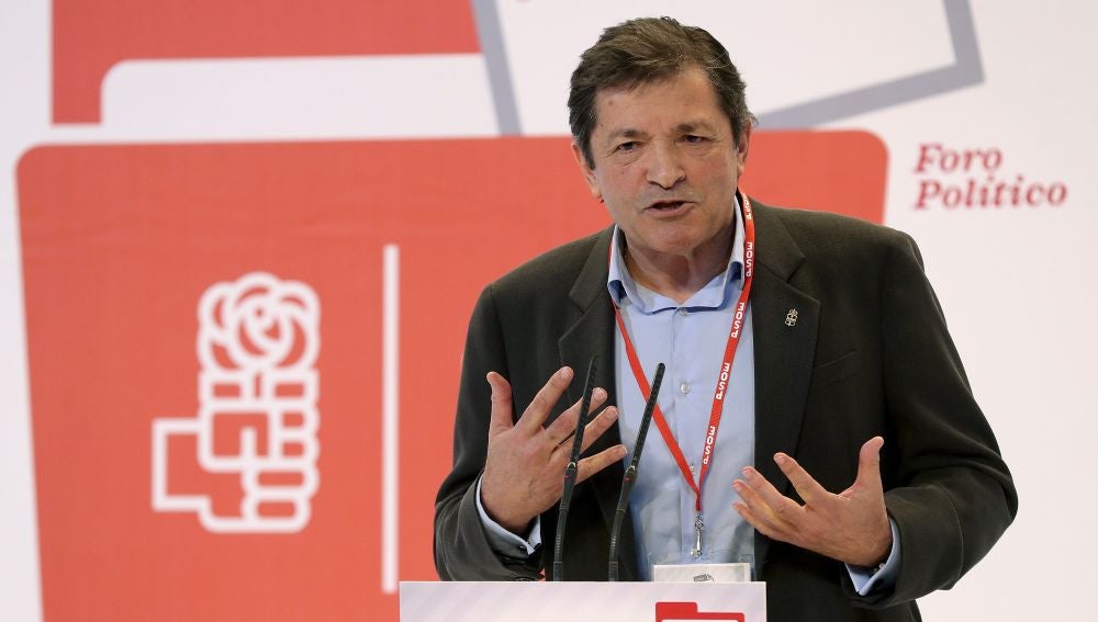El presidente de la gestora del PSOE, Javier Fernández