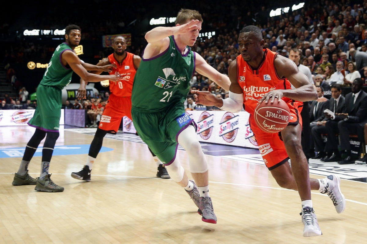 El Valencia se lleva su partido ante Unicaja en el 'ensayo' de la final de la Eurocup El Valencia se lleva su partido ante Unicaja en el 'ensayo' de la final de la Eurocup