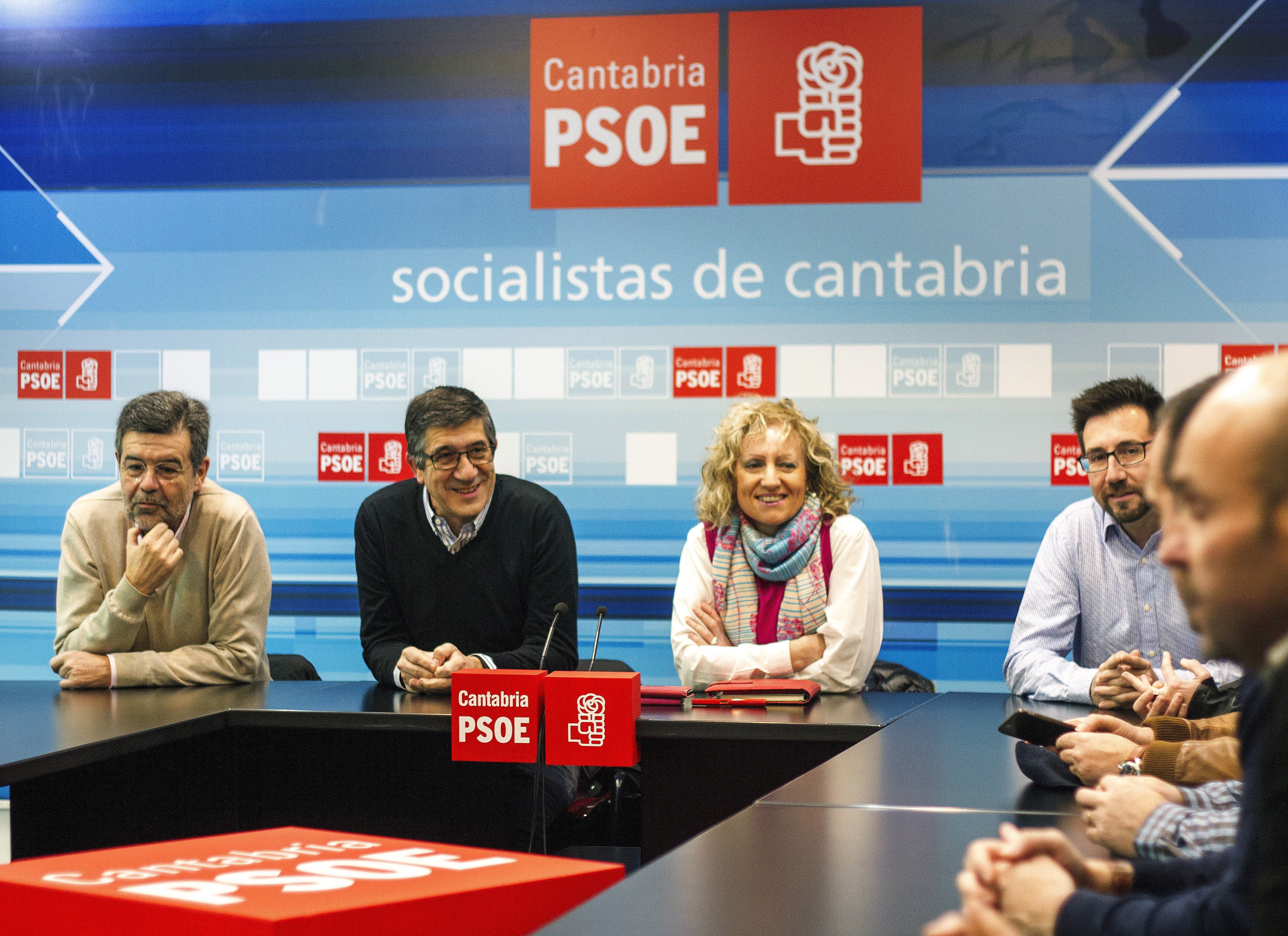 Patxi López pide dejar las "peleas de barrio" y reclama la organización de debates entre candidatos Patxi López pide dejar las "peleas de barrio" y reclama la organización de debates entre candidatos