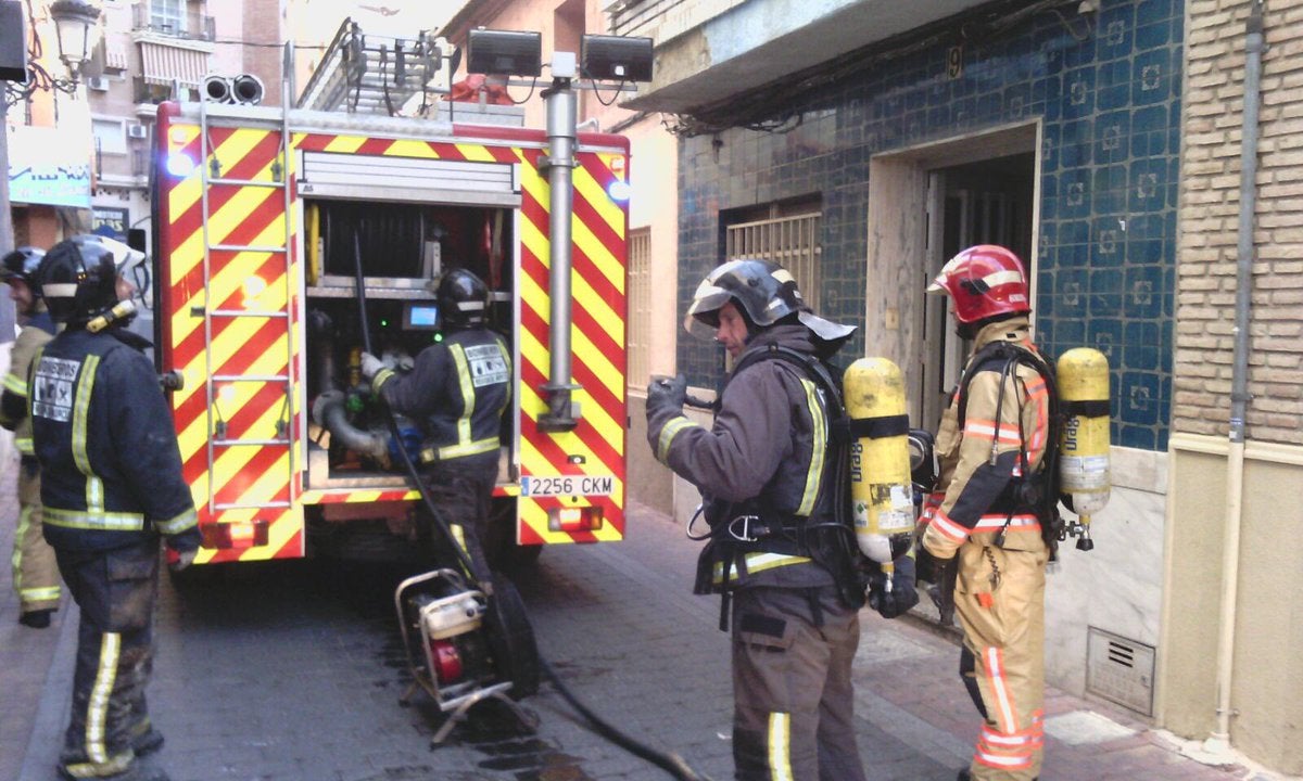 Muere carbonizada en la cama una anciana en el incendio de una residencia de Cartagena Muere carbonizada en la cama una anciana en el incendio de una residencia de Cartagena