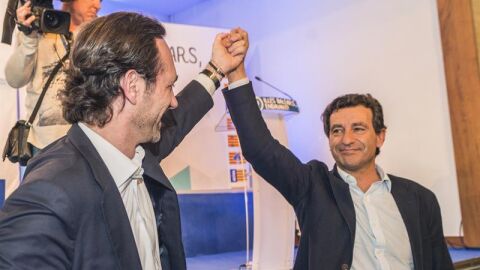 Biel Company saluda a Bauz&aacute; tras ser eligido l&iacute;der del PP balear.