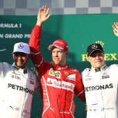 Vettel, junto a Hamilton y Bottas en el podio