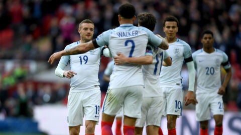 Inglaterra celebra un gol de Vardy