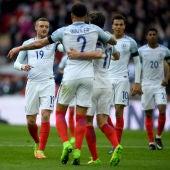 Inglaterra celebra un gol de Vardy