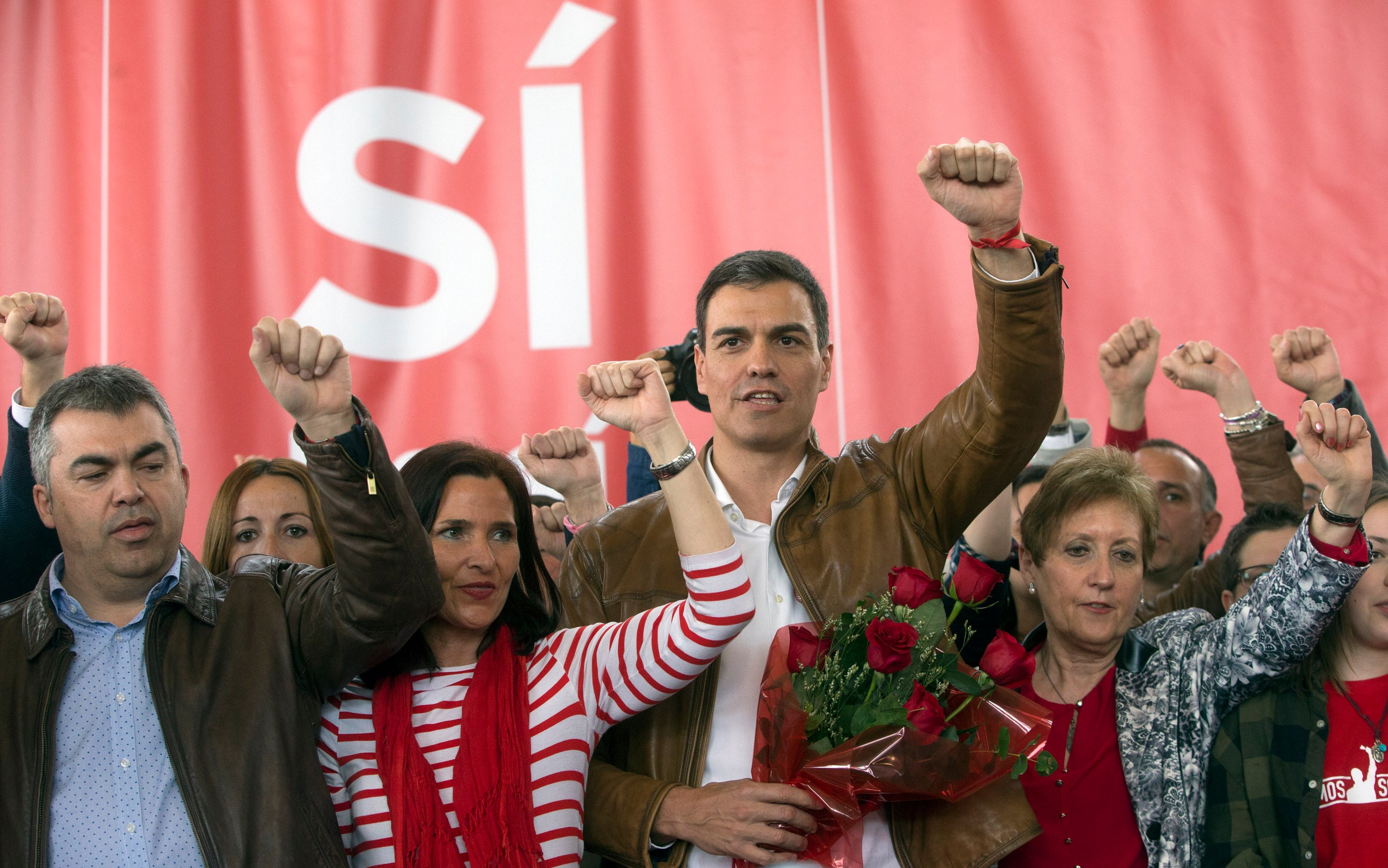 Pedro Sánchez: "Hay que optar entre el PSOE de la abstención o uno de izquierdas" Pedro Sánchez: "Hay que optar entre el PSOE de la abstención o uno de izquierdas"