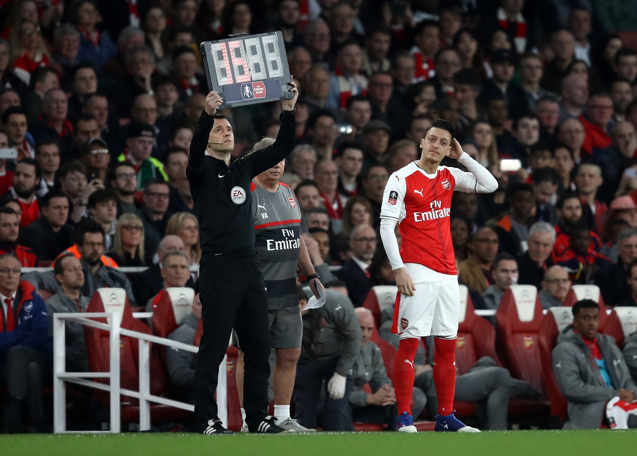 Özil: "Tengo contrato hasta 2018 en Londres y estoy muy cómodo allí" Özil: "Tengo contrato hasta 2018 en Londres y estoy muy cómodo allí"