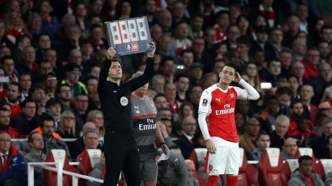 Mesut &Ouml;zil, en un partido del Arsenal