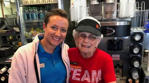 Loraine Maurer lleva 94 a&ntilde;os trabajando en McDonalds