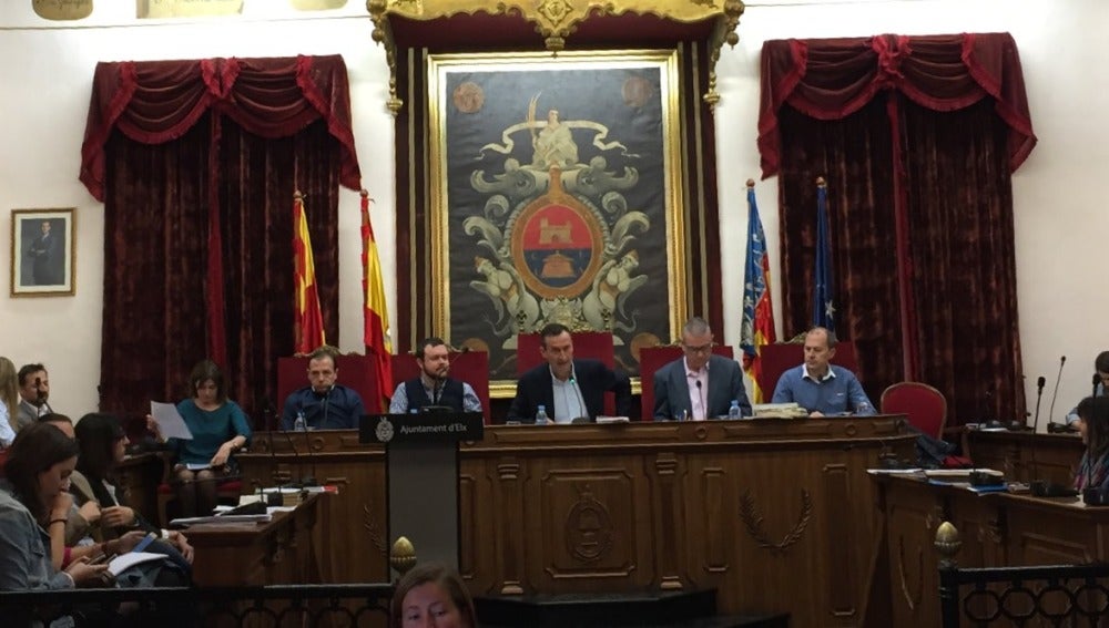 Un momento del Pleno Municipal de marzo del Ayuntamiento de Elche. 