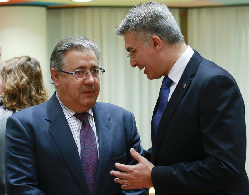 Zoido dice que no hay "gestos intermedios" con ETA Zoido dice que no hay "gestos intermedios" con ETA