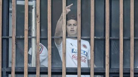 James Rodr&iacute;guez hace una peineta en Colombia
