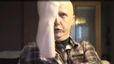 Paco Sanz burlándose de su donantes Paco Sanz burlándose de su donantes