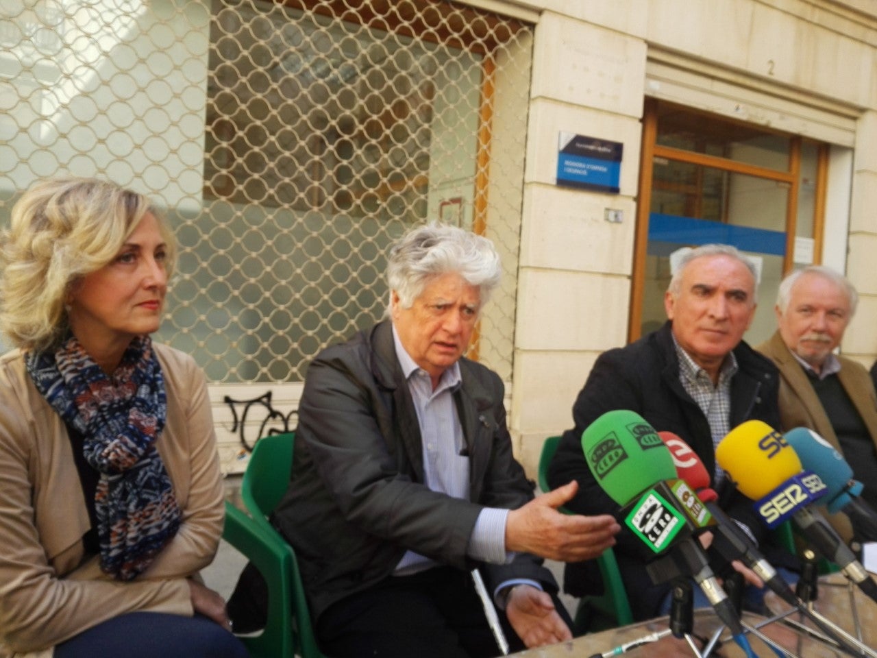 Significativos militantes del PSOE de Elche alzan la voz contra el apoyo ahora al nuevo mercado y critican la falta de debate interno Significativos militantes del PSOE de Elche alzan la voz contra el apoyo ahora al nuevo mercado y critican la falta de debate interno