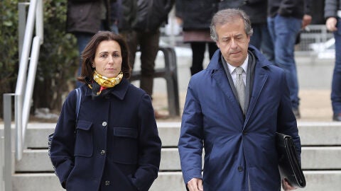 Mireia Pujol y su abogado, Albert Carrillo