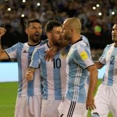 La selección argentina de fútbol celebrando un gol