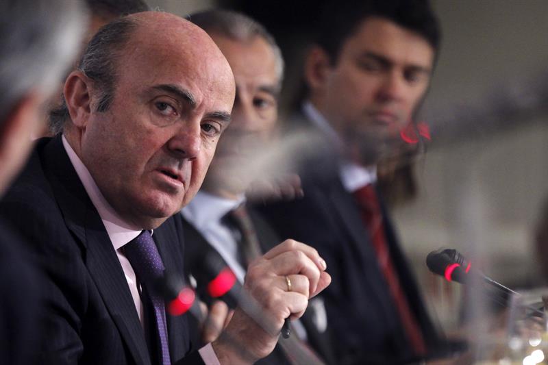 El Gobierno sube su previsión de crecimiento al 2,7% en 2017 y al 2,5% en 2018 El Gobierno sube su previsión de crecimiento al 2,7% en 2017 y al 2,5% en 2018