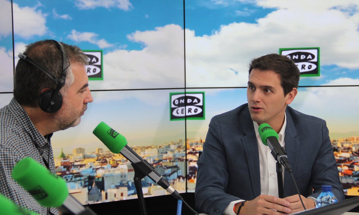 Albert Rivera: "Si el PSOE quiere atornillarse al sillón de presidente en Murcia, no apoyaremos la moción de censura" Albert Rivera: "Si el PSOE quiere atornillarse al sillón de presidente en Murcia, no apoyaremos la moción de censura"
