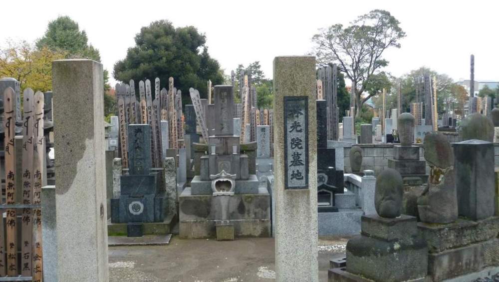 Un templo budista de Tokio ofrece tumbas conjuntas para parejas homosexuales