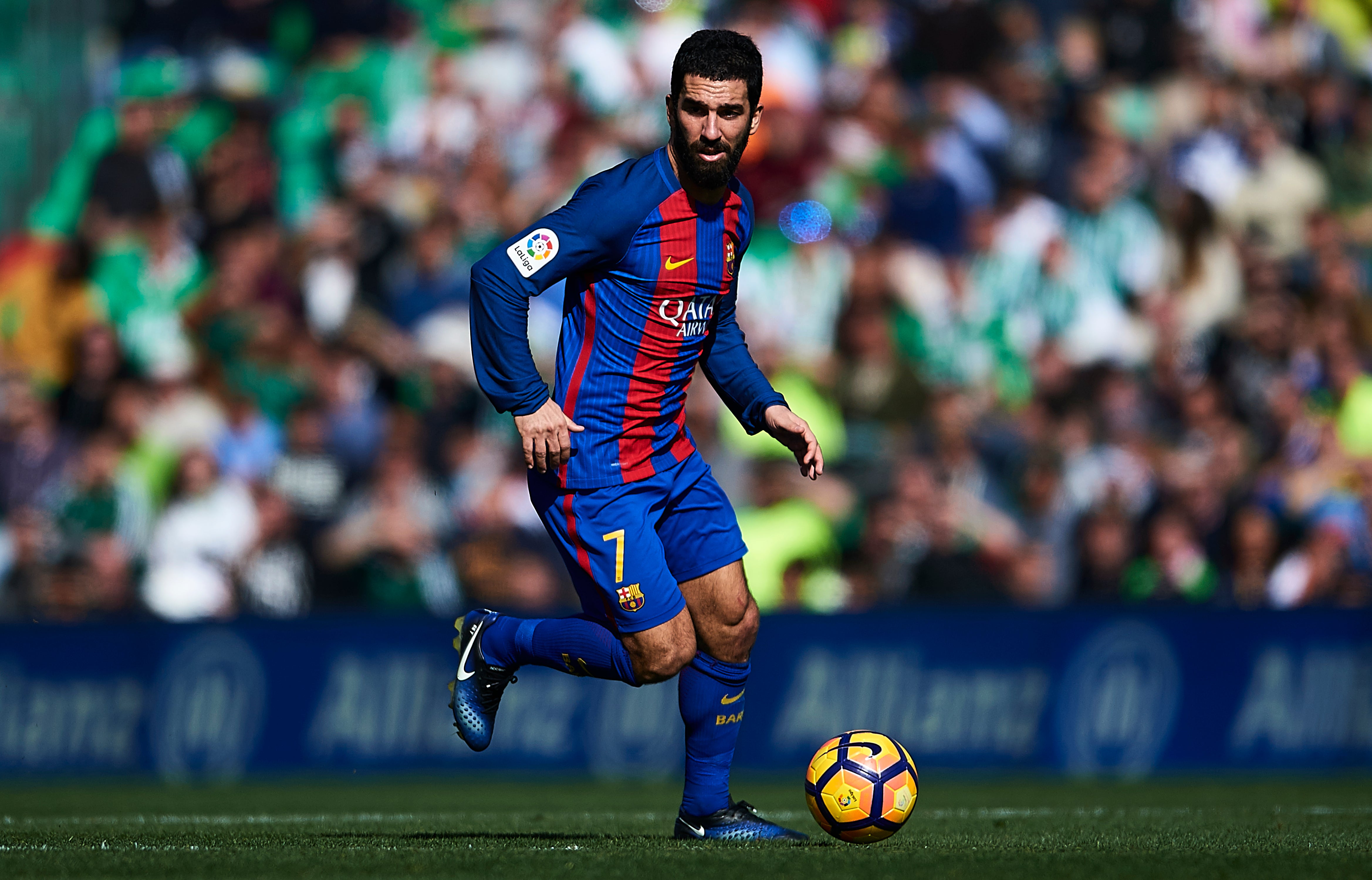 Arda Turan, tres semanas de baja por una lesión muscular en el abductor Arda Turan, tres semanas de baja por una lesión muscular en el abductor