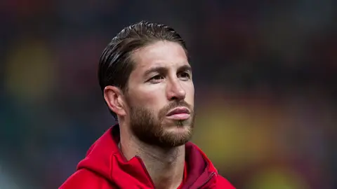 Sergio Ramos, mientras sonaba el himno de España en Saint-Denis Sergio Ramos, mientras sonaba el himno de España en Saint-Denis