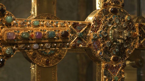 La leyenda de la Cruz de la Victoria surgio en el siglo XII por disputas arzobispales