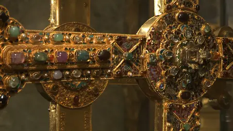 La leyenda de la Cruz de la Victoria surgio en el siglo XII por disputas arzobispales La leyenda de la Cruz de la Victoria surgio en el siglo XII por disputas arzobispales