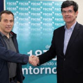 El presidente de FACSA, Enrique Gimeno, y el director de la carrera, Tico Cervera, han suscrito el acuerdo de patrocinio de esta prueba.