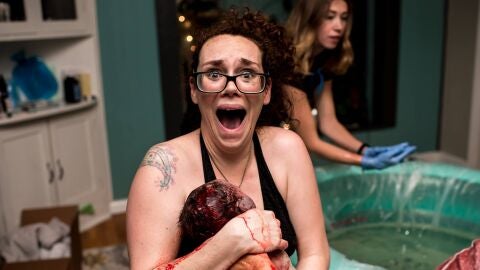 La madre tras dar a luz a un beb&eacute; de cinco kilos