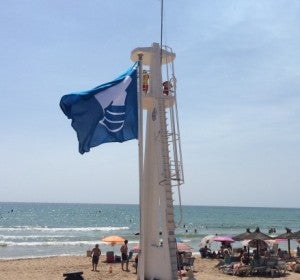 Torre de vigilancia en la playa de Arenales del Sol de Elche. Torre de vigilancia en la playa de Arenales del Sol de Elche.
