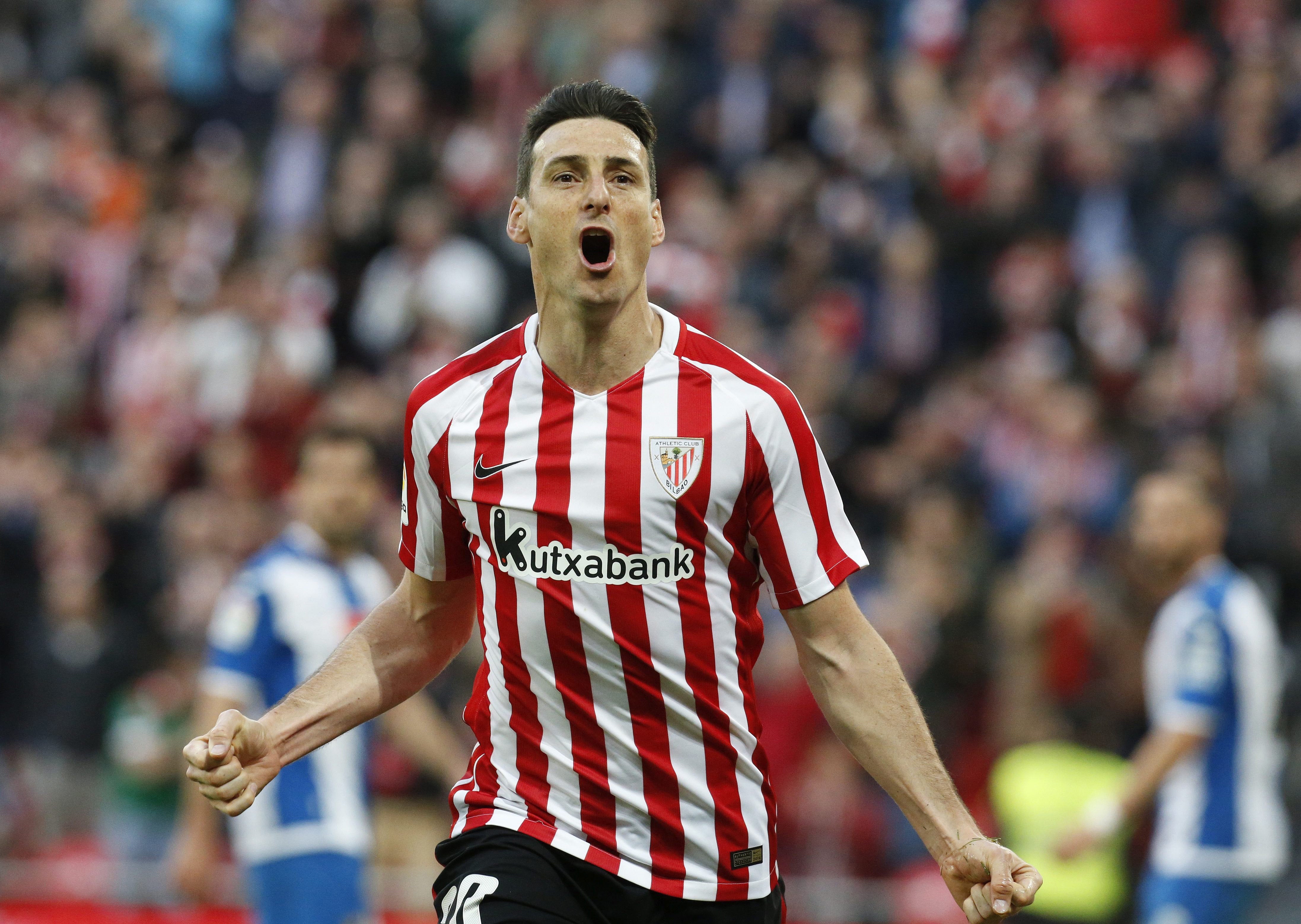 Un doblete de Aduriz ante un gris Espanyol reafirma al Athletic en puestos europeos Un doblete de Aduriz ante un gris Espanyol reafirma al Athletic en puestos europeos