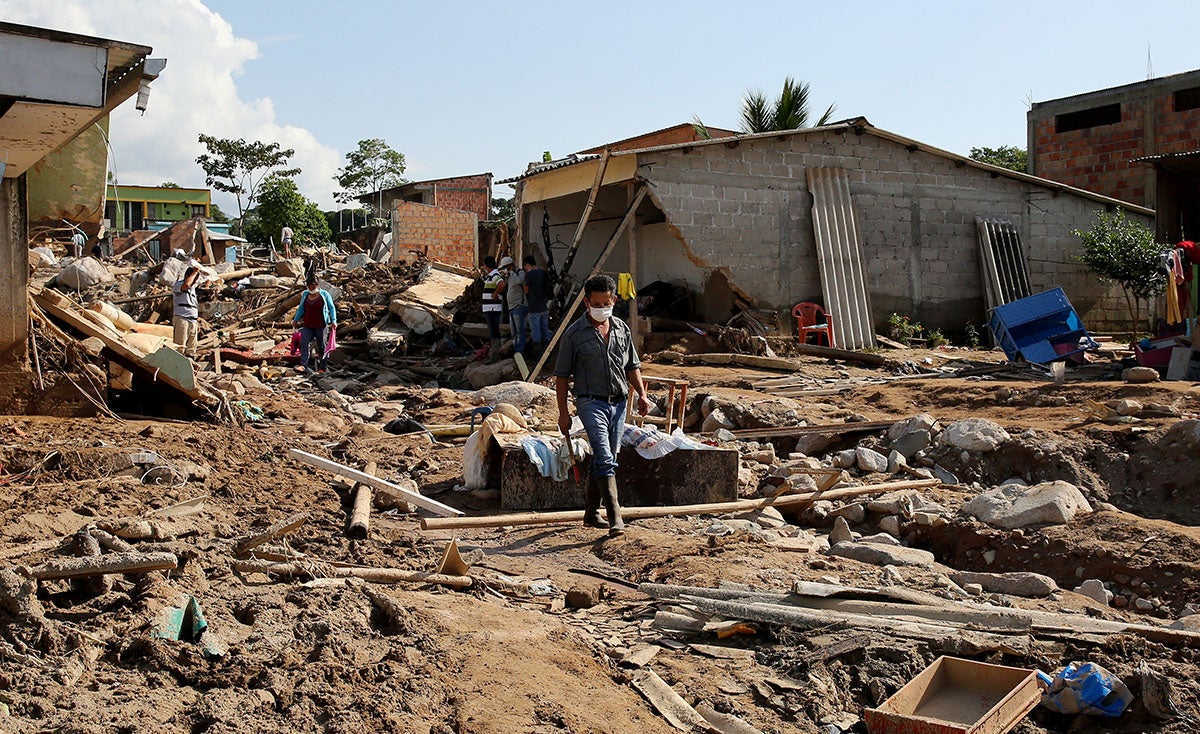 La Cruz Roja busca en Colombia a tres españoles desparecidos tras la avalancha La Cruz Roja busca en Colombia a tres españoles desparecidos tras la avalancha