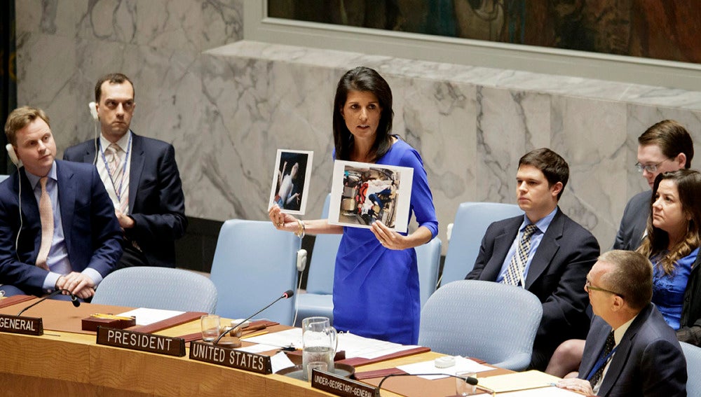 Nkki Haley muestra imágenes de niños afectados por el ataque