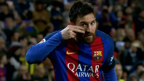 Messi dedica un gol a los niños con cáncer Messi dedica un gol a los niños con cáncer