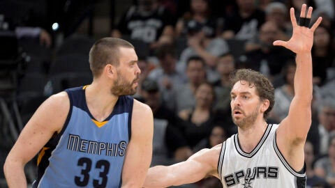 Marc Gasol ante su hermano Pau