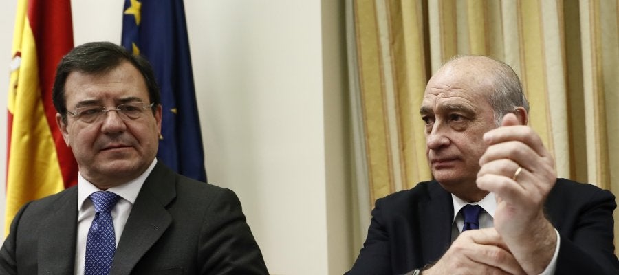 El diputado del Partido Popular, Francisco Molinero Hoyos, y el exministro del Interior, Jorge Fernández Díaz El diputado del Partido Popular, Francisco Molinero Hoyos, y el exministro del Interior, Jorge Fernández Díaz