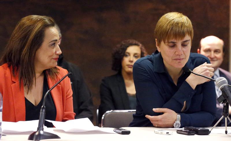 Partidos y sindicatos vascos respaldan un desarme de ETA "completo, sin contrapartidas, legal y verificado" Partidos y sindicatos vascos respaldan un desarme de ETA "completo, sin contrapartidas, legal y verificado"