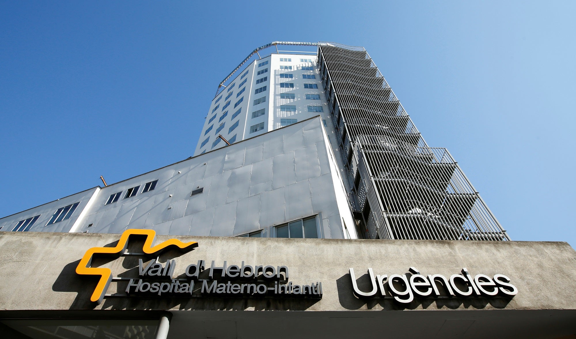 Cataluña supera ya a Madrid en pacientes en la UCI y se prepara para el colapso sanitario Cataluña supera ya a Madrid en pacientes en la UCI y se prepara para el colapso sanitario