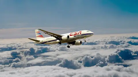 Un avión volando Las turbulencias severas aumentaran con el cambio climatico