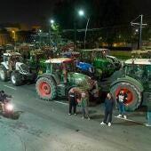 Doscientos tractoristas del campo de Cartagena mantienen un bloqueo de tráfico