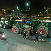 Doscientos tractoristas del campo de Cartagena mantienen un bloqueo de tráfico Doscientos tractoristas del campo de Cartagena mantienen un bloqueo de tráfico