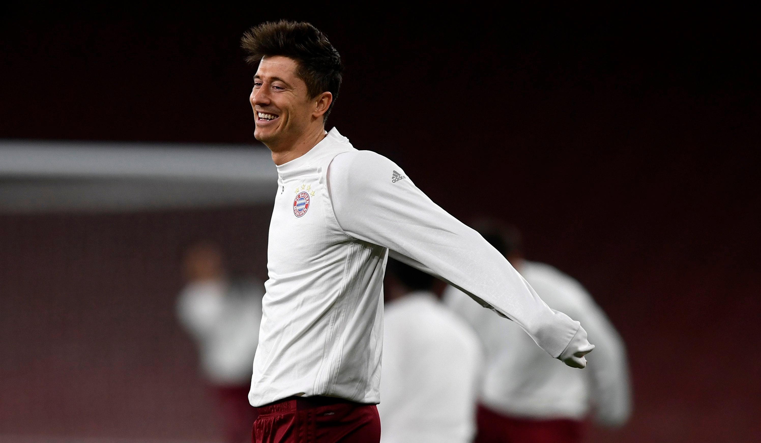 Lewandowski, tras abandonar el entrenamiento: "Todo está bien. Estoy a punto" Lewandowski, tras abandonar el entrenamiento: "Todo está bien. Estoy a punto"