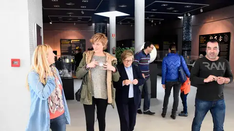 La concejalía de Cultura, Verònica Ruiz, durante una visita al Planetari. PLANETARI CASTELLÓN