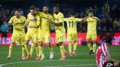 Los jugadores del Villarreal celebran un gol en el Estadio de la Cer&aacute;mica