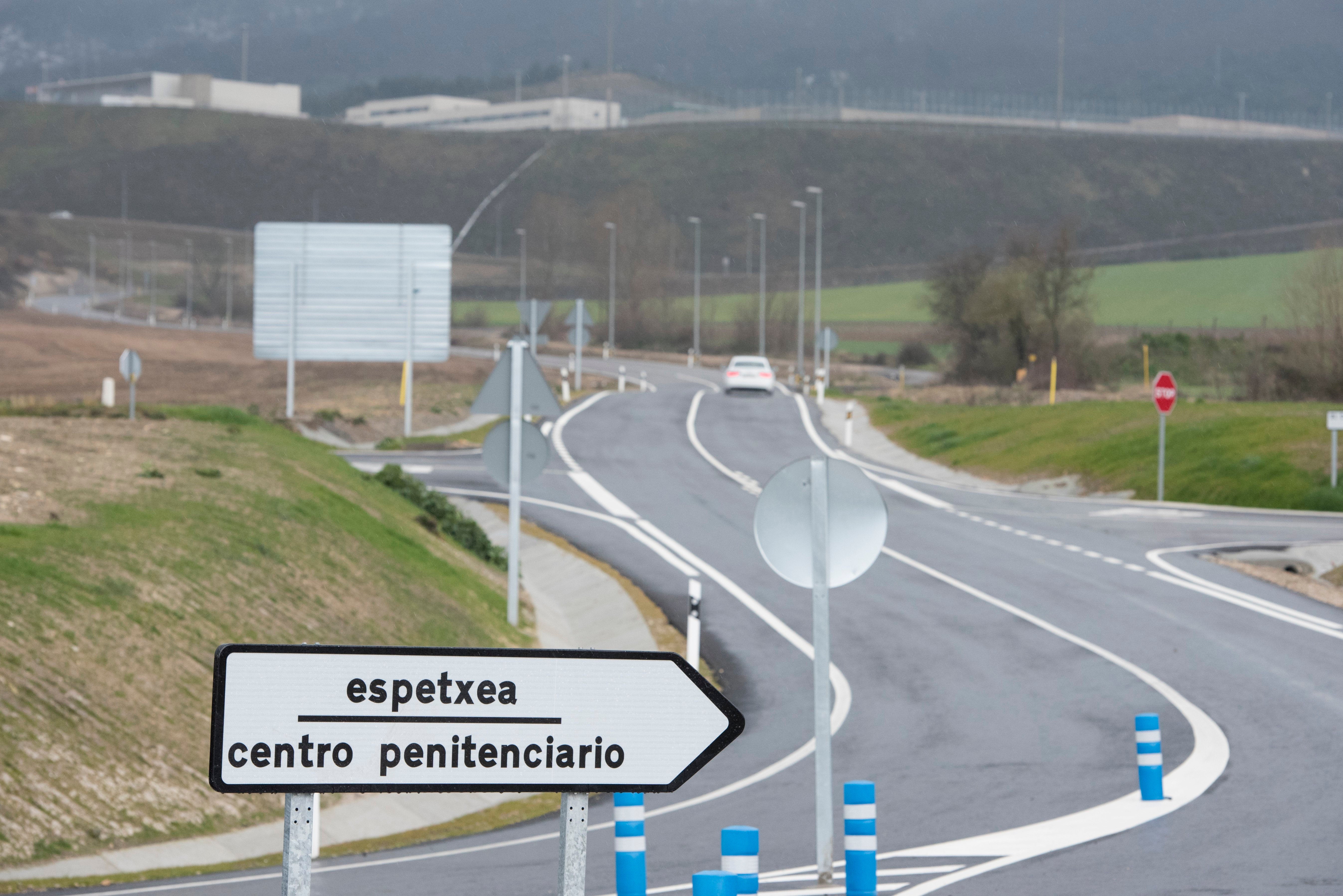 Un juzgado de Vitoria investigará una posible "huelga encubierta" de funcionarios en la cárcel de Zaballa Un juzgado de Vitoria investigará una posible "huelga encubierta" de funcionarios en la cárcel de Zaballa